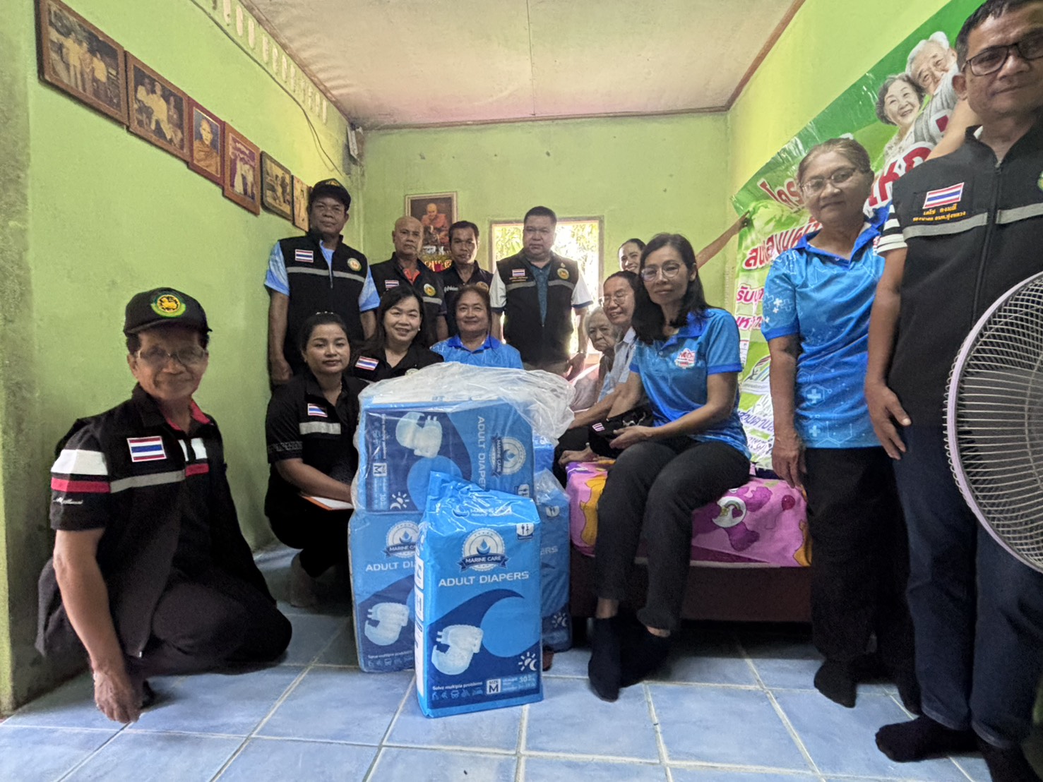 วันอังคารที่ 26 พฤษภาคม  2569  นายประสพโชค  เจริญวิริยะภาพ  นายก อบต.ทุ่งหลวง  พร้อมด้วย นางสาวเยาวเรศ  นนทสวัสดิ์ ปลัด อบต.ทุ่งหลวง  นายเดโช  คงมณี  รองนายก อบต.ทุ่งหลวง  นายสมาน  เพชรรัตน์  รองนายก อบต.ทุ่งหลวง  นายปรเมศ  ชูเชิด  เลขานุการ นายก อบต.ทุ่งหลวง พร้อมด้วย สมาชิก อบต.ทุ่งหลวง หมู่ที่ 3 หมู่ที่ 5 หมู่ที่ 8 หมู่ที่ 9  ผู้ใหญ่บ้านหมู่ที่ 8 ผู้ช่วยผู้ใหญ่บ้านหมู่ที่ 3  หมู่ที่ 9 คณะ อสม.หมู่ที่ 3 หมู่ที่ 8 หมู่ที่ 9   ผอ.รพ.สต.ทุ่งหลวง และเจ้าหน้าที่ อบต.ทุ่งหลวง ลงพื้นที่มอบผ้าอ้อมผู้ใหญ่สำหรับบุคคลที่มีภาวะพึ่งพิงและบุคคลที่มีปัญหาการกลั้นปัสสาวะหรืออุจจาระไม่ได้ ประจำปีงบประมาณ 2569